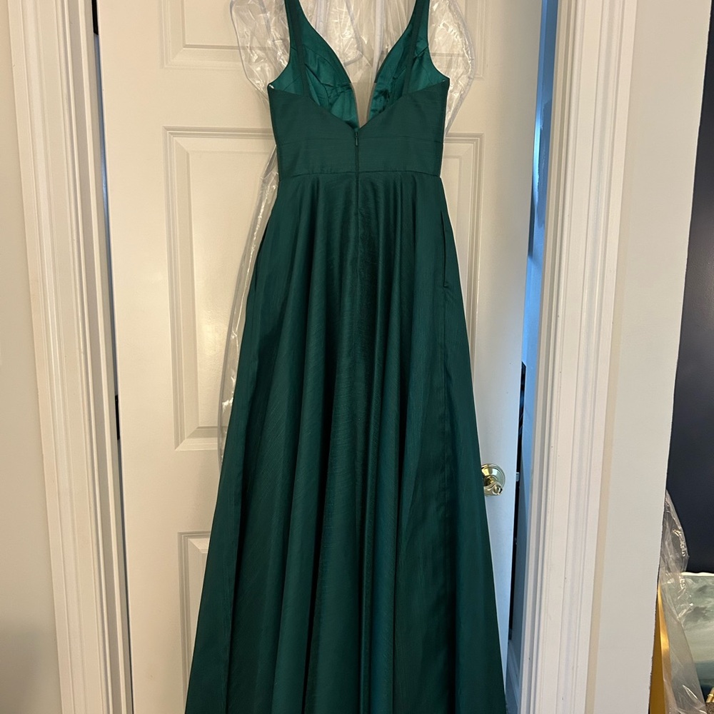 Elegant Emerald Green Prom Dress - Picture 3 of 12